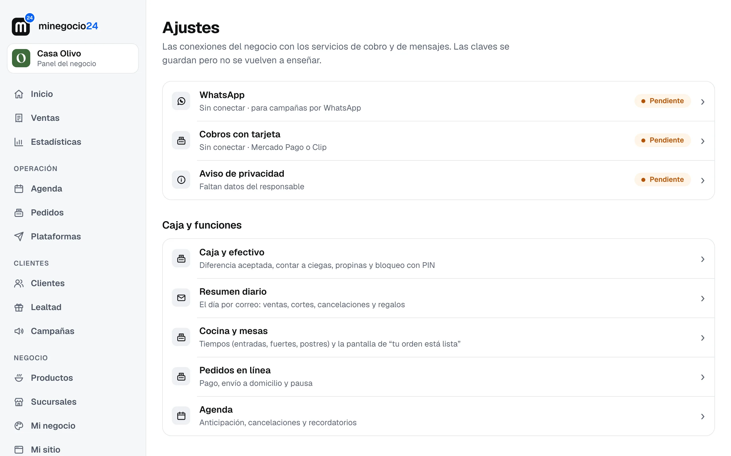 Ajustes de Casa Olivo: WhatsApp, Cobros con tarjeta y Aviso de privacidad pendientes, y abajo Caja y módulos