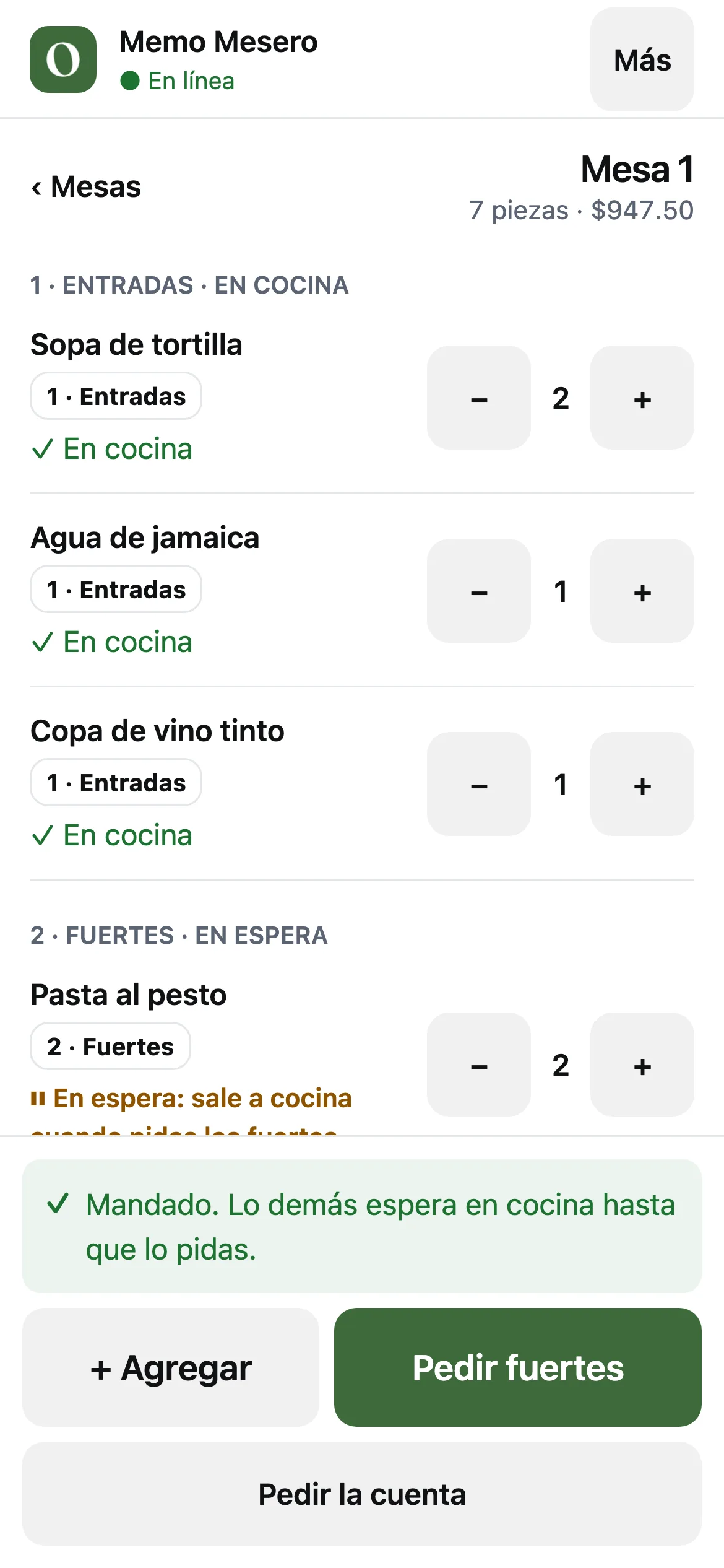 Mesa 1 ya mandada: Entradas en cocina, Fuertes en espera, con el aviso Mandado y el botón Marchar fuertes