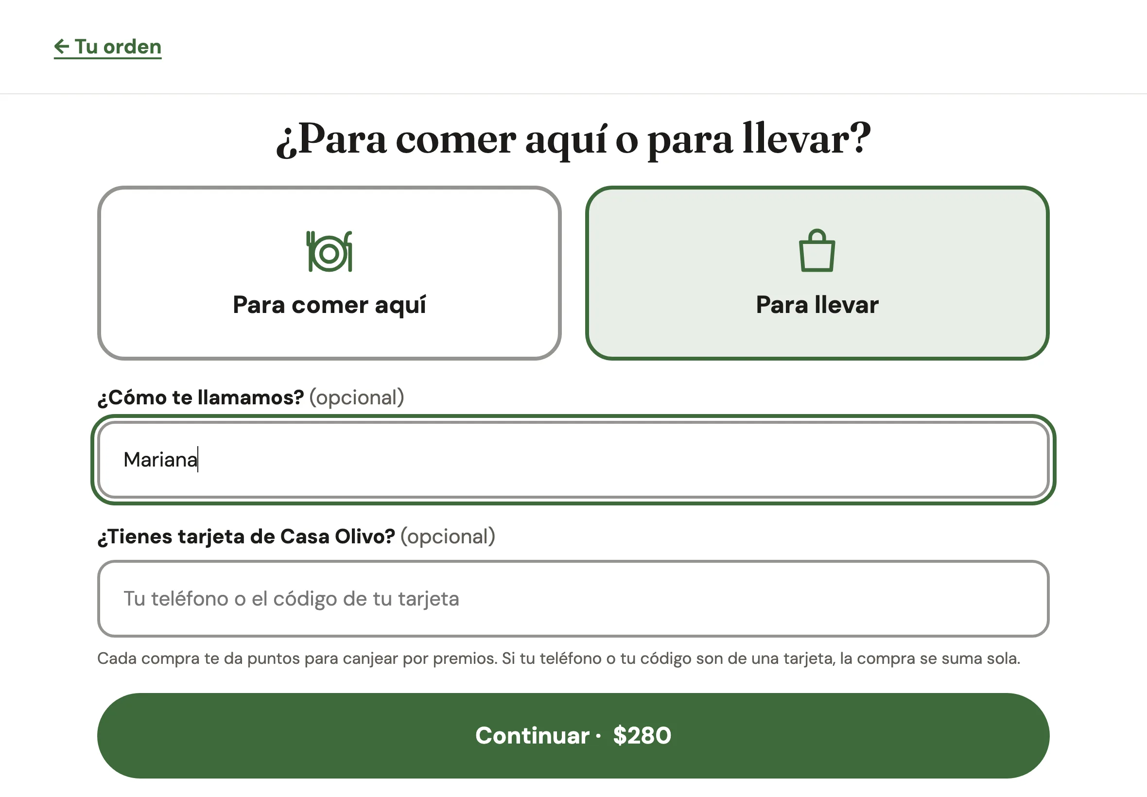 La pantalla Para comer aquí o para llevar, con Para llevar elegido, el nombre Mariana y el campo de la tarjeta
