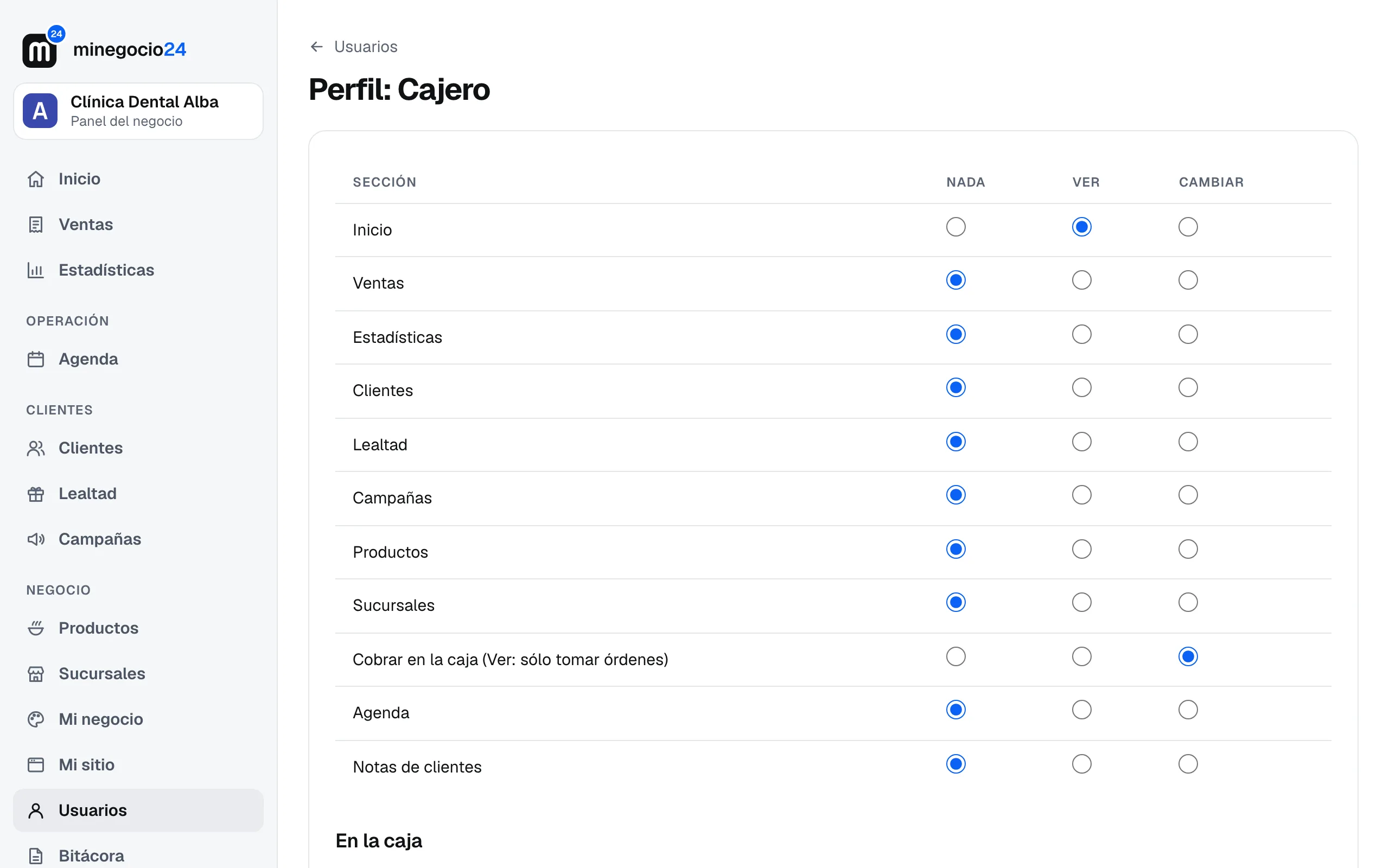 La tabla de permisos del perfil Cajero, con Notas de clientes en Nada