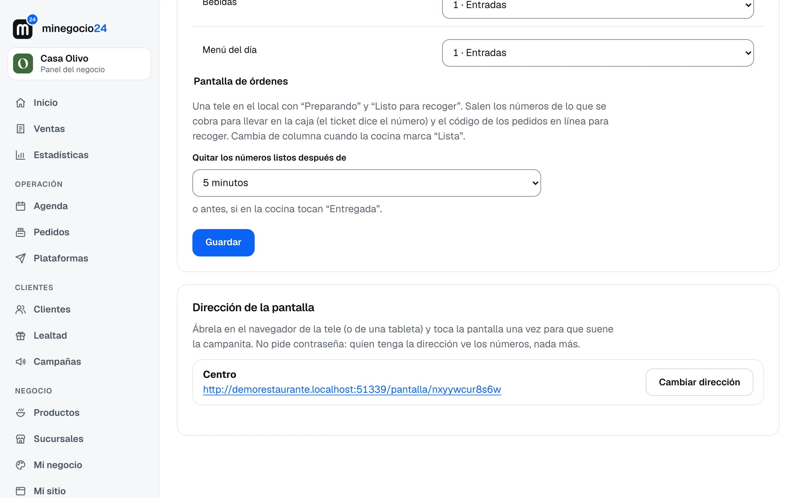 La sección Pantalla de órdenes con Quitar los números listos después de 5 minutos y la Dirección de la pantalla de la sucursal Centro