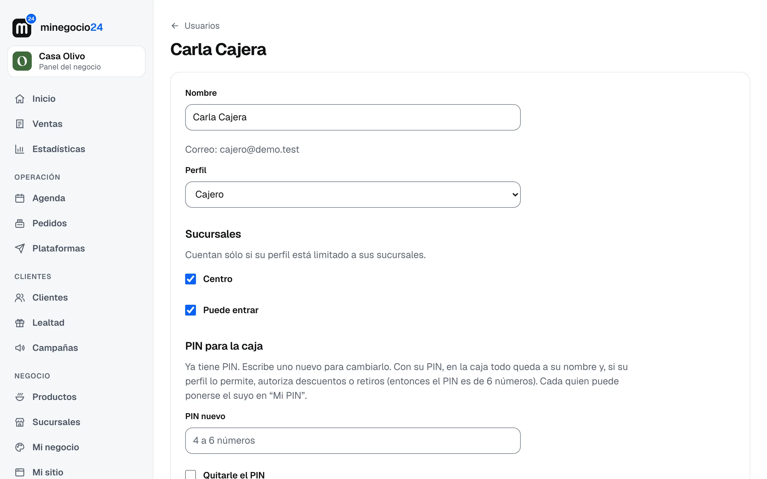 La ficha de Carla Cajera con su perfil, su sucursal, la casilla Puede entrar y el PIN para la caja