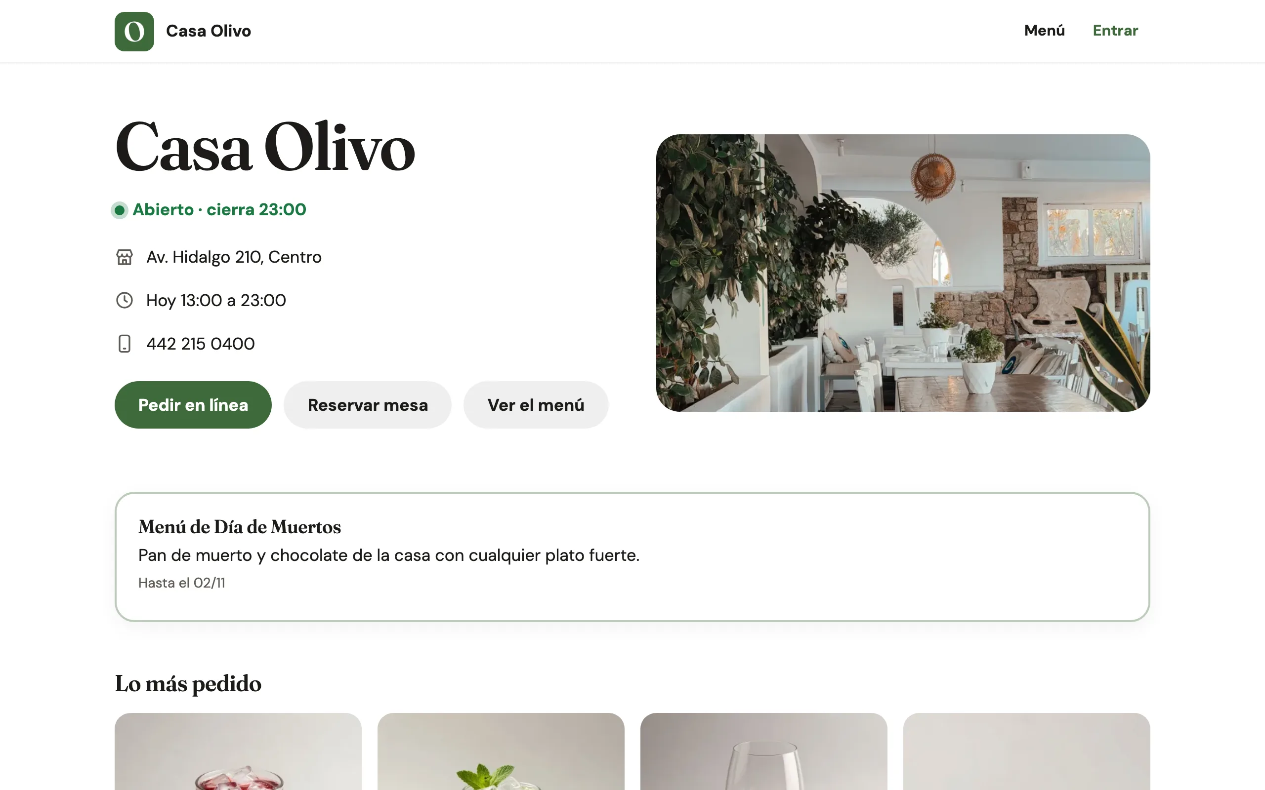 El sitio publicado de Casa Olivo en computadora: su nombre, abierto ahora, dirección, horario, teléfono, los botones Pedir en línea, Reservar mesa y Ver el menú, y lo más pedido